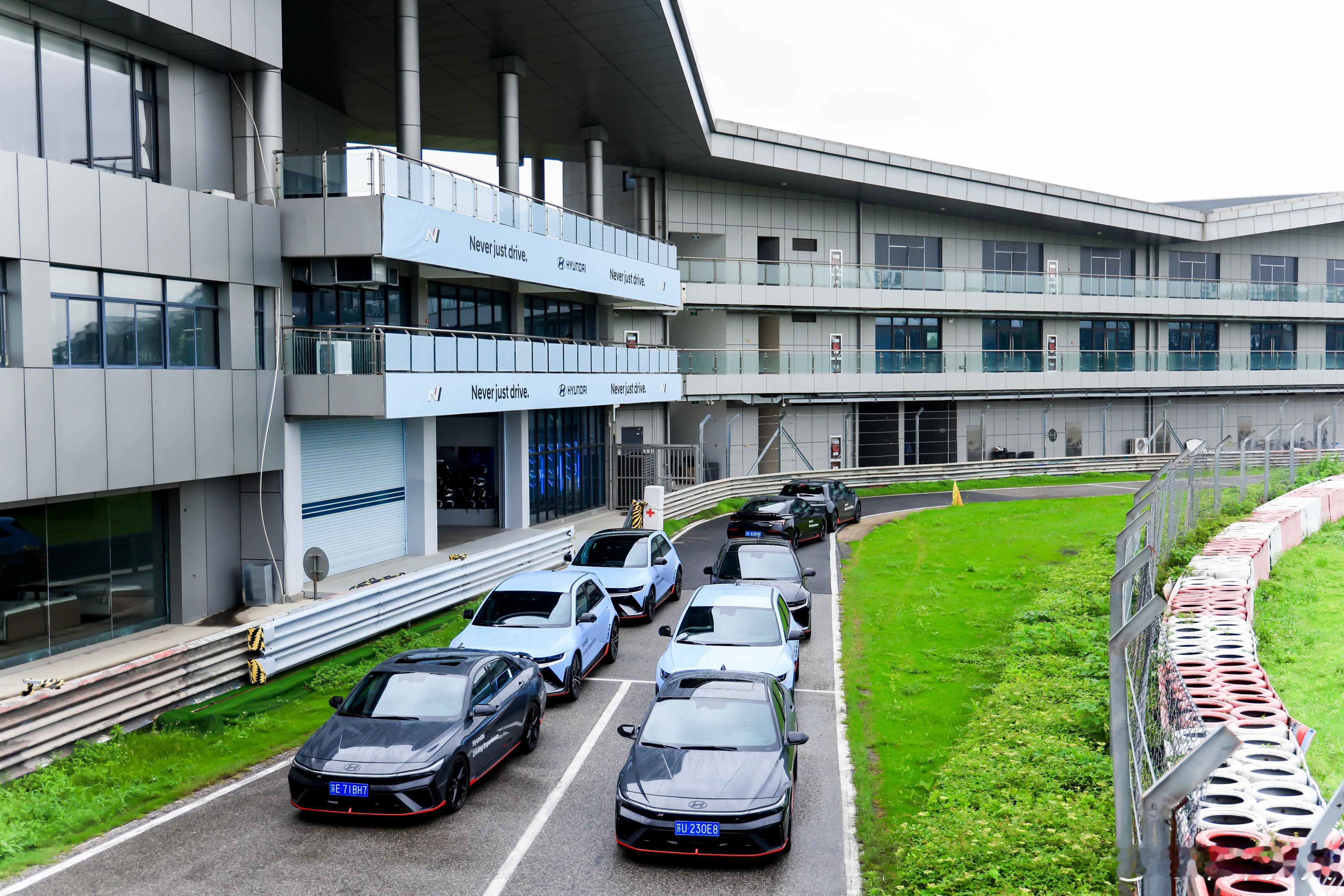 前段时间体验了现代汽车 N 品牌首款量产高性能电动车 IONIQ 5 N(艾尼氪