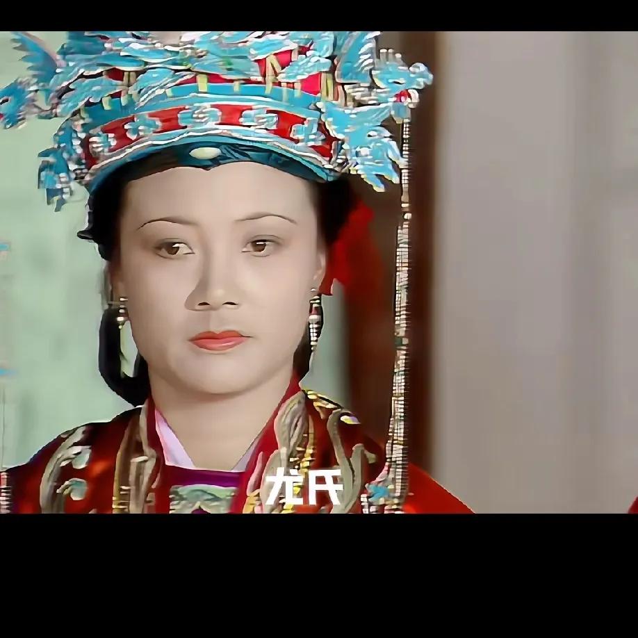 看红楼梦 元春省亲这场面，太太夫人们的妆造细节直接把“等级制度”演明白了！网友扒