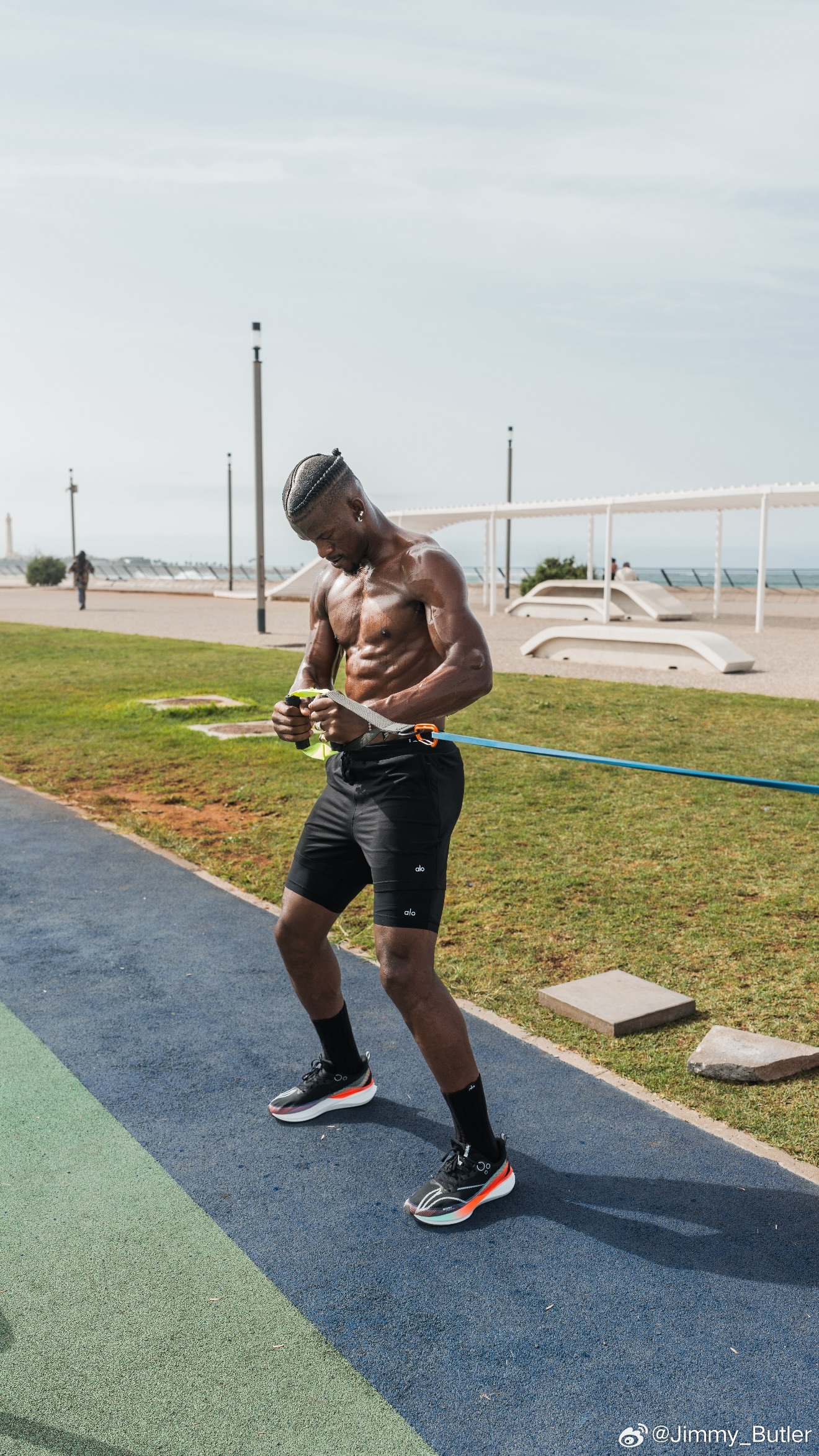 hoopin’, sweatin’, and keepin’ it real.吉