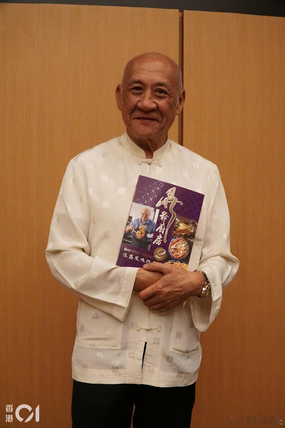 資深藝人施明上月病逝，今日（23日）將於大圍寶福紀念館設靈。李泳漢與李家鼎加李泳