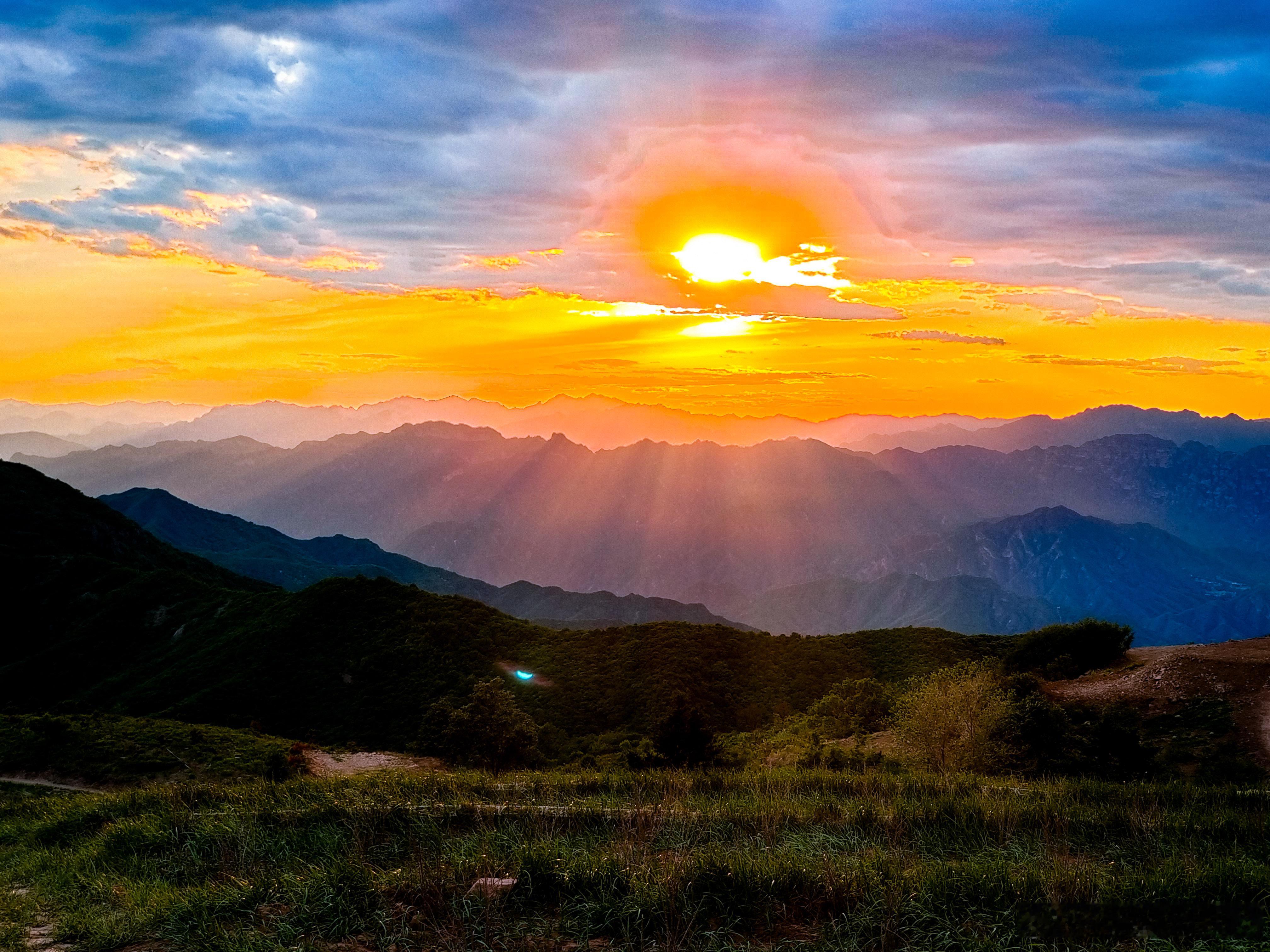 骑行北京妙峰山，邂逅美丽高山日落。摄影​​​