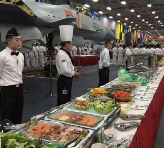 1950年代，有国家干部觉得空军飞行员的伙食标准太高了，要求下降，南京空军司令员