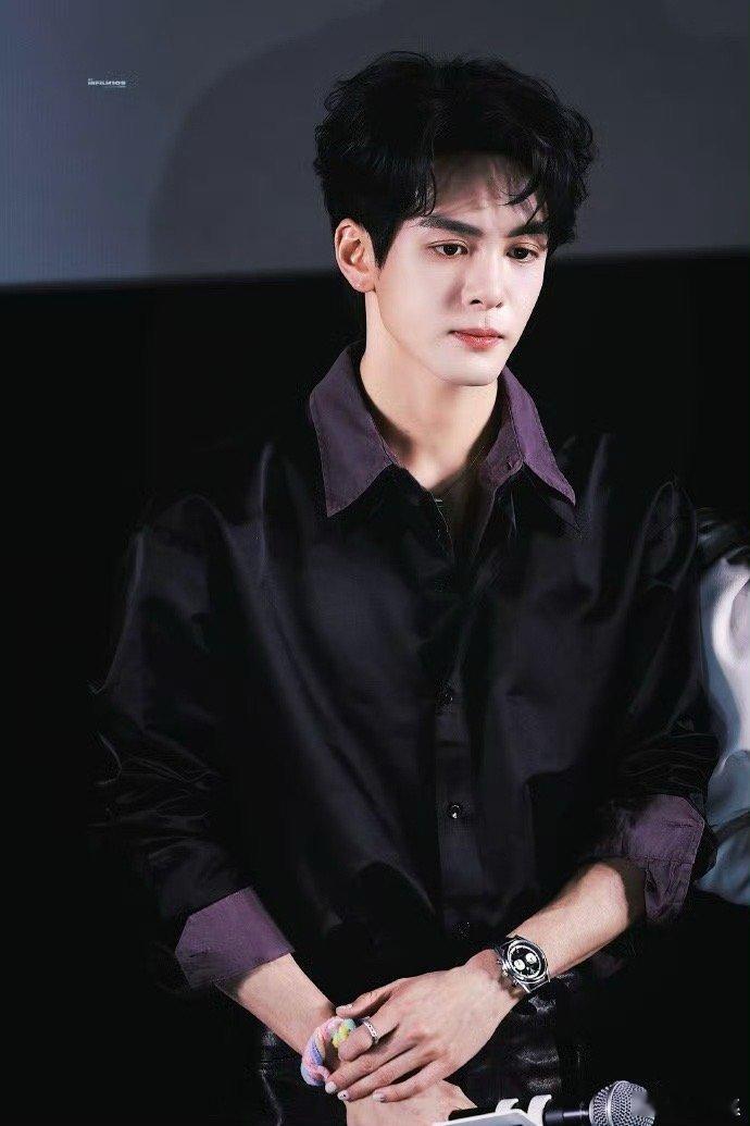 曾舜晞粤语情歌的舒适区 曾舜晞的粤语歌一出来我就知道要单曲循环了，声音太有质感了