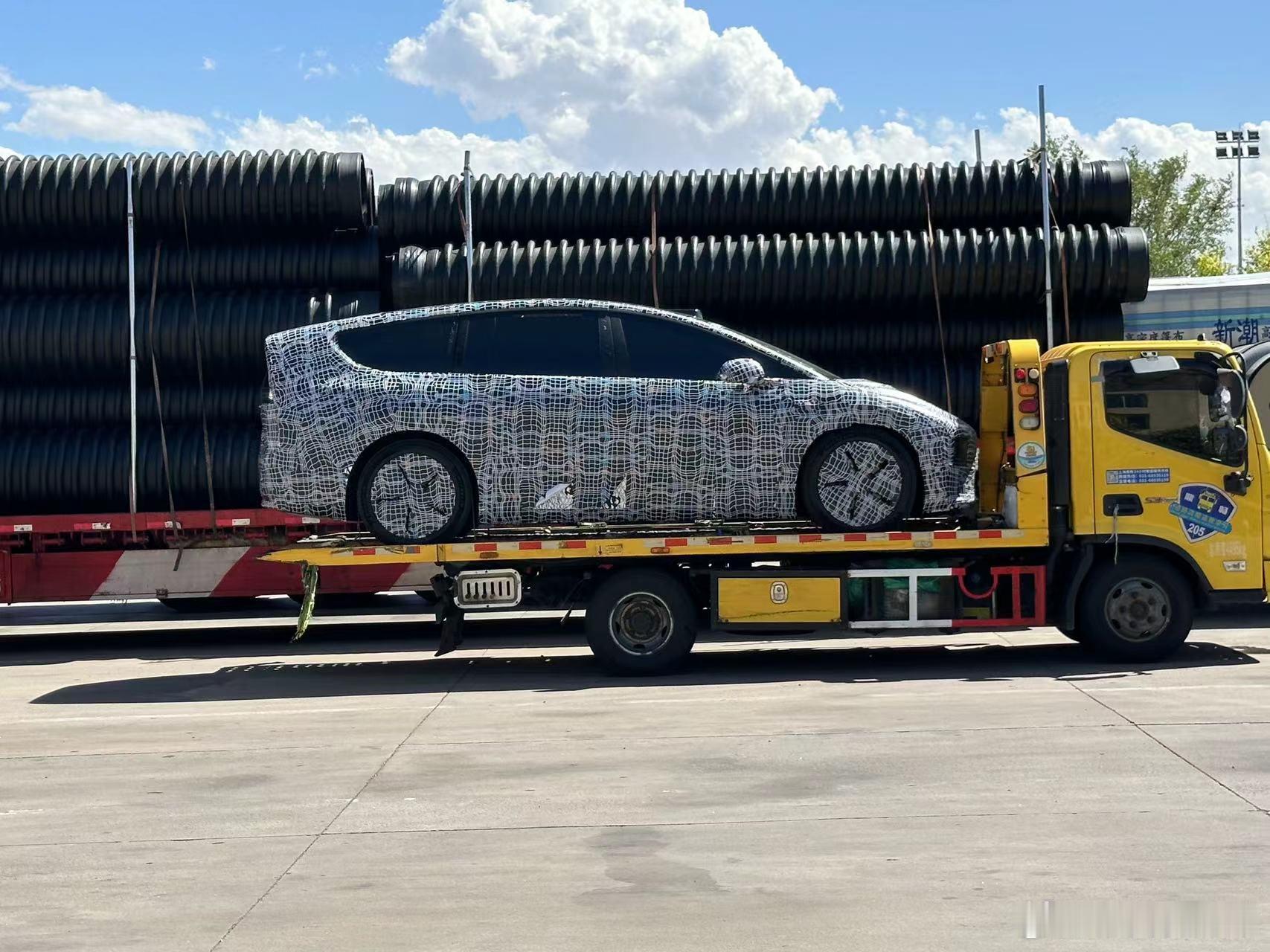 明年理想 M 系列的纯电产品侧面造型。#理想M8##理想M9# ​​​