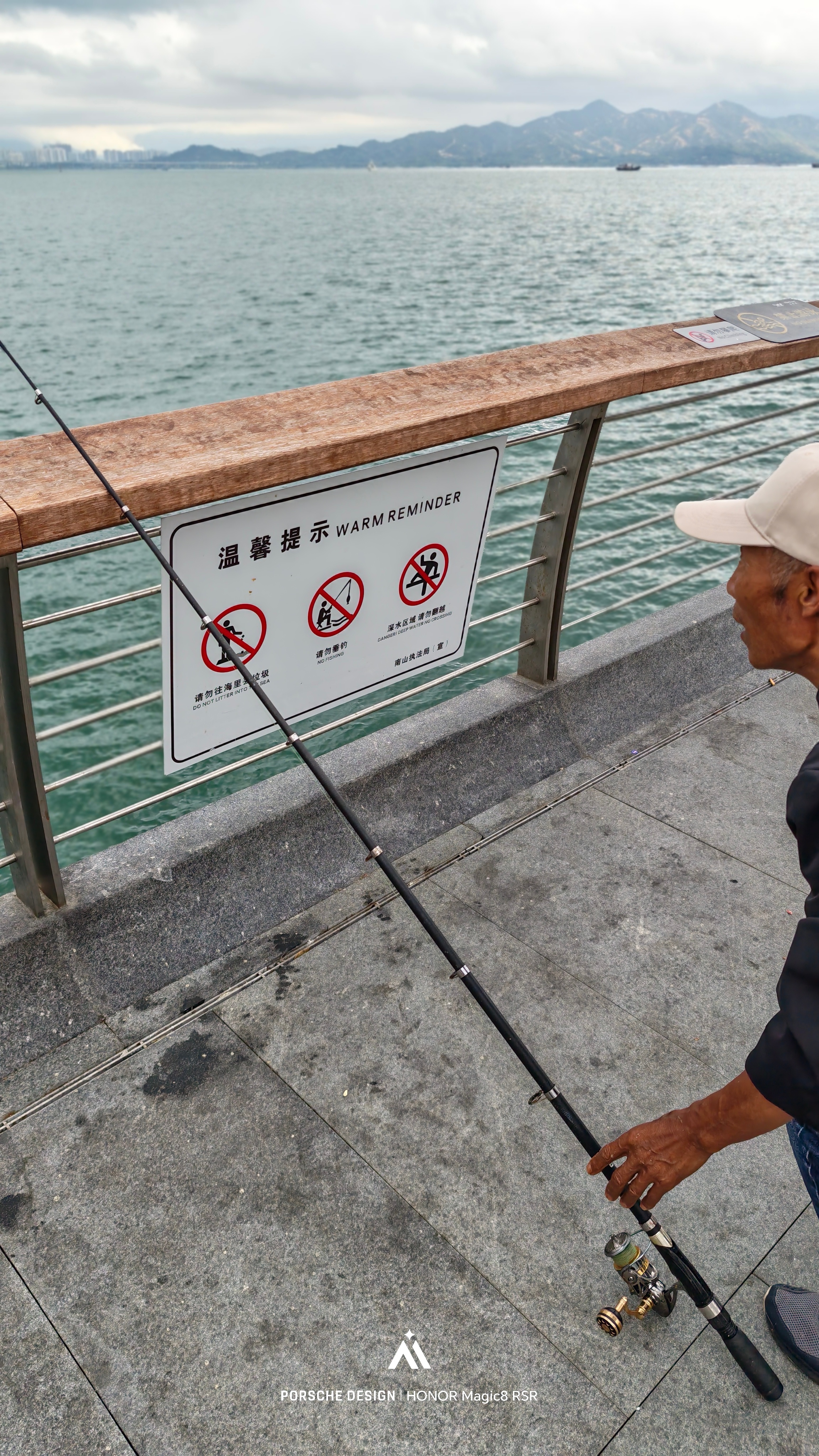 这大爷真厉害，一甩杆，不到2分钟上鱼，老法师了感觉 深圳·K11购物艺术中心