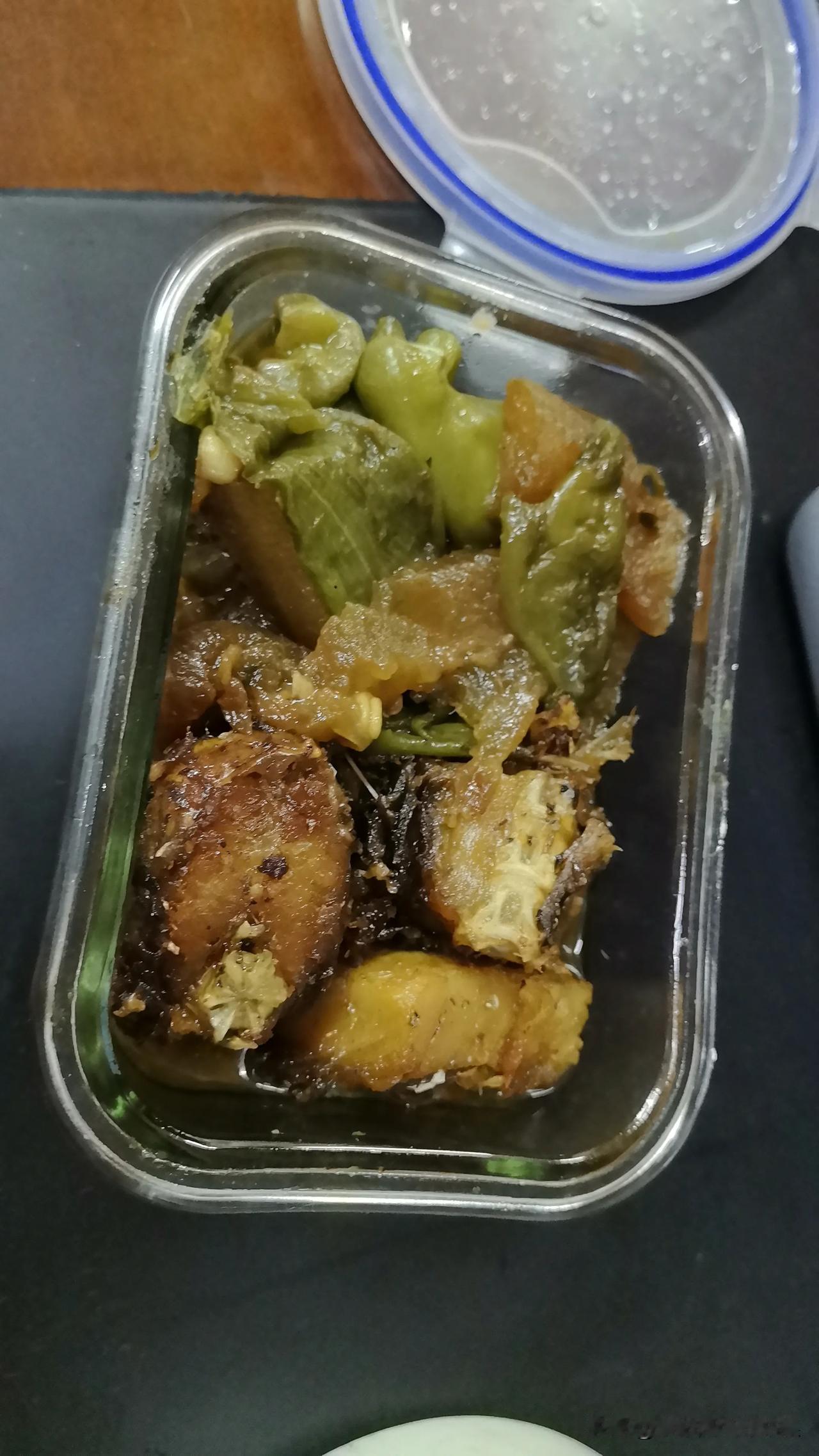 昨天下班真是惊魂一刻，不过都说我憨人有憨福那真是一点不假


昨天下班回到小区单