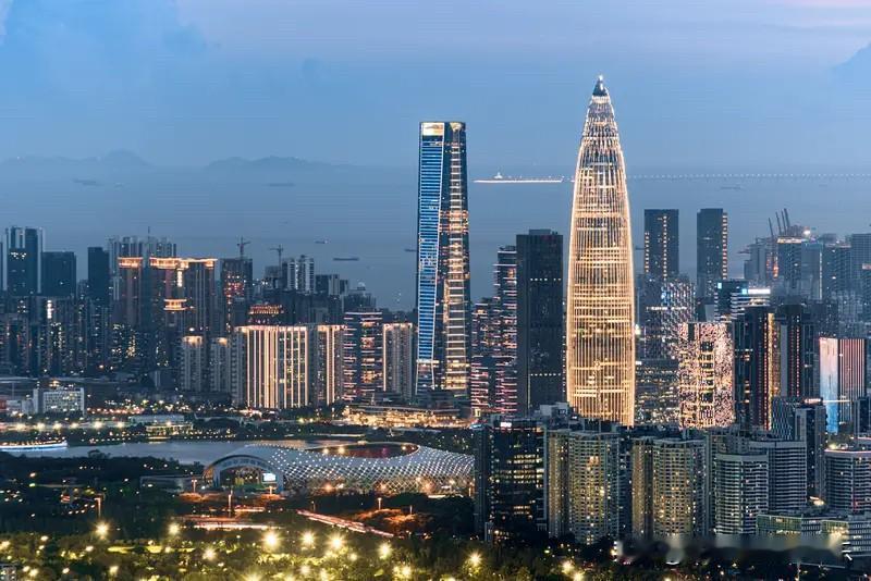 市场的每一次潮起潮落，都在无形中完成人群的筛选。今天在低谷恐慌抛售的，与当年在高