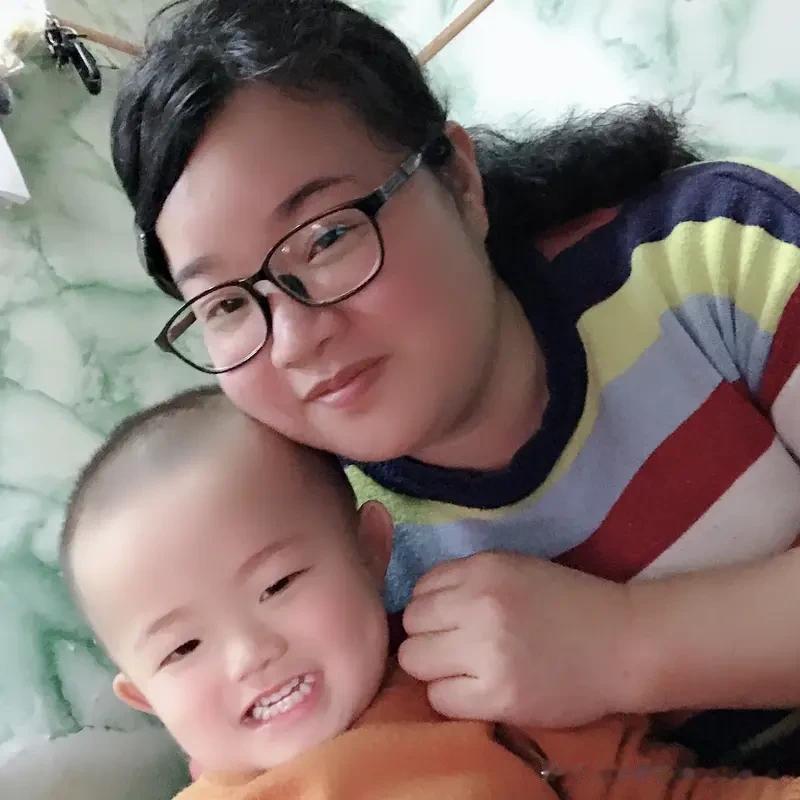上联:老头头头是道
下联:少婆婆婆妈妈