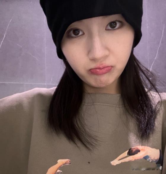 长见识了！要不是李兰迪晒图，我还真不知道，红薯里也会长虫子，而且还十分渗人。这要