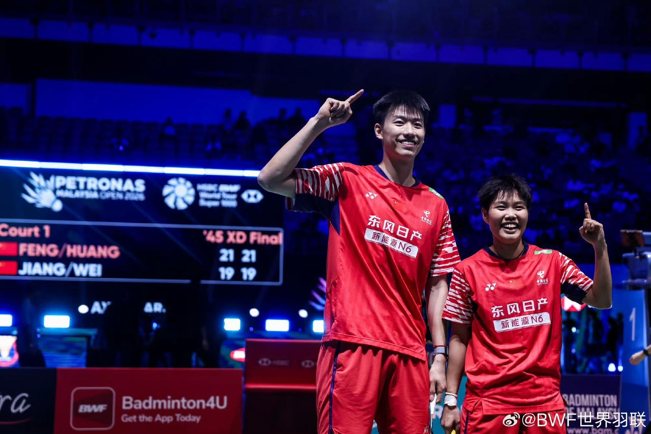 全英赛战报 | 凤凰组合上演逆转好戏
2026全英羽毛球公开赛 混双首轮，冯彦哲