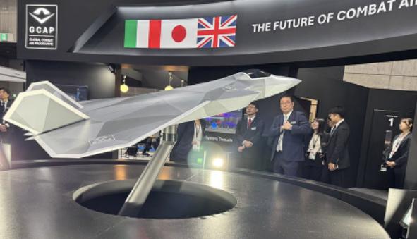 英国终于松口掏了60亿英镑，日本悬着的心刚放下一半，又提到了嗓子眼。
 
5月下