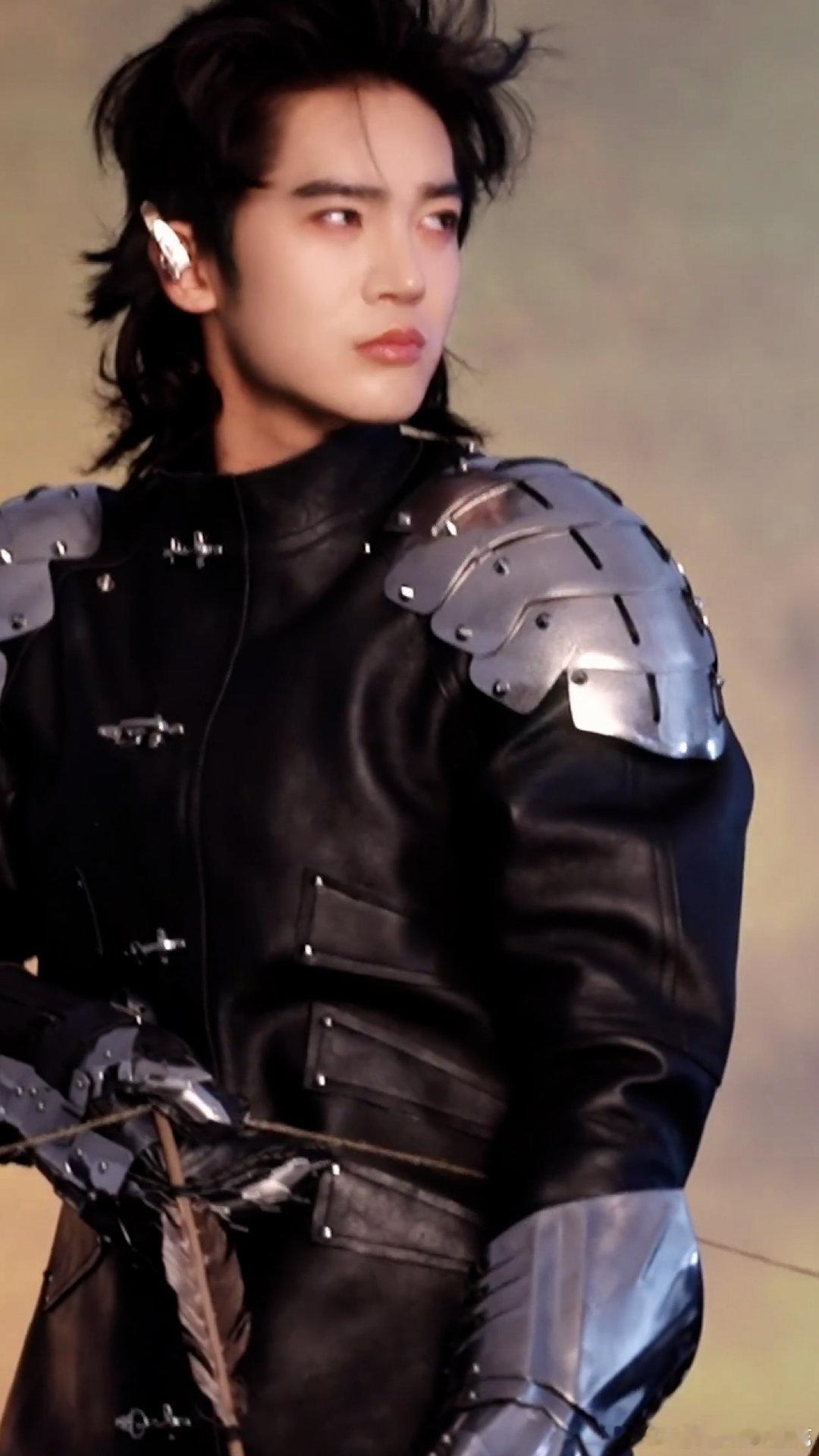 于适封神2拉弓新造型   于适的新造型真是让人无法抗拒啊！三套拉弓姿势都超级帅气