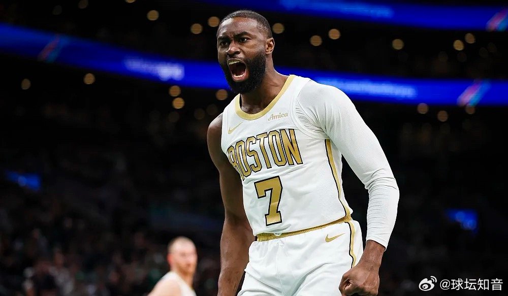 NBA常规赛，凯尔特人主场120-99大胜勇士。赛后，布朗接受了采访，谈到自己跻