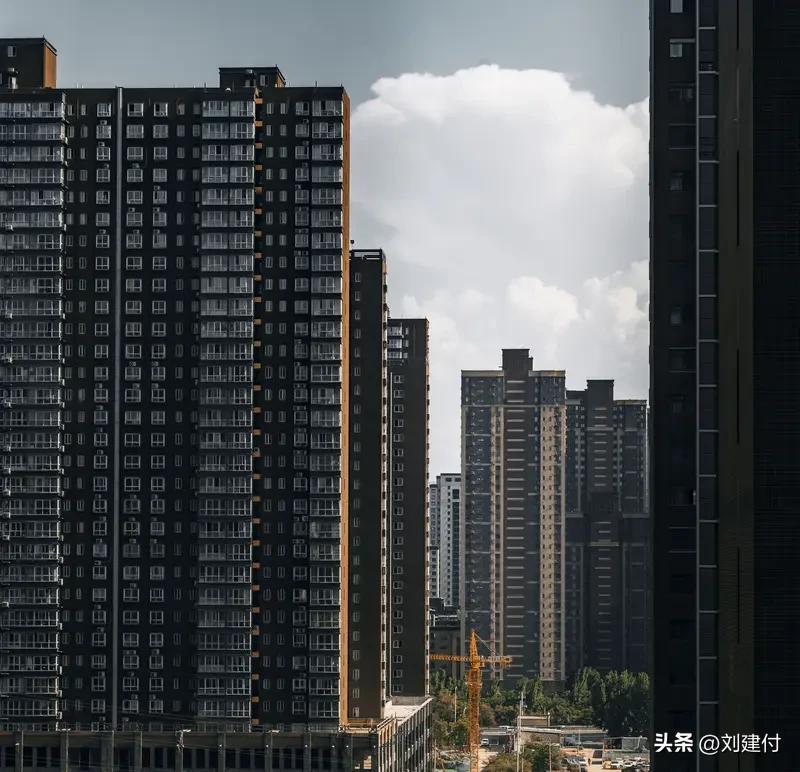 有人抄底老破小一买就是七八套 2026年楼市开年，有人在一二线城市批量扫货老破小