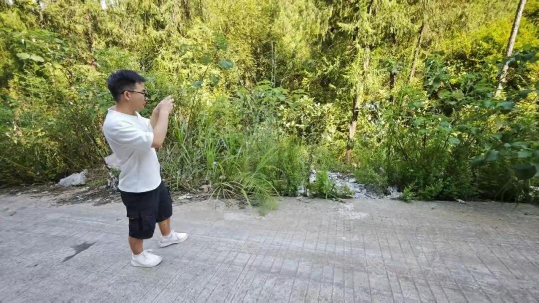 龚宝东毕业于西南政法大学法学院，当网格员只有1年的时间！同学发帖称，这名“00后
