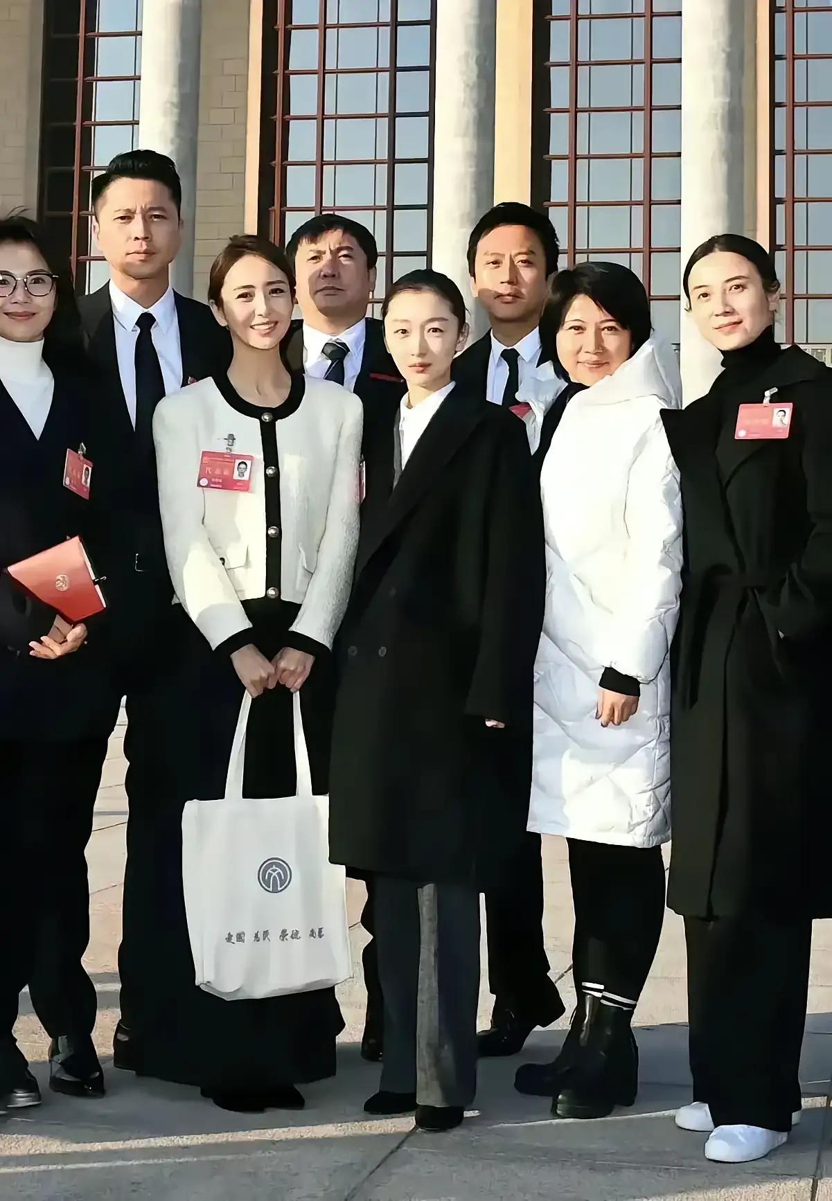 这么一穿，看起来都像公务员呢。