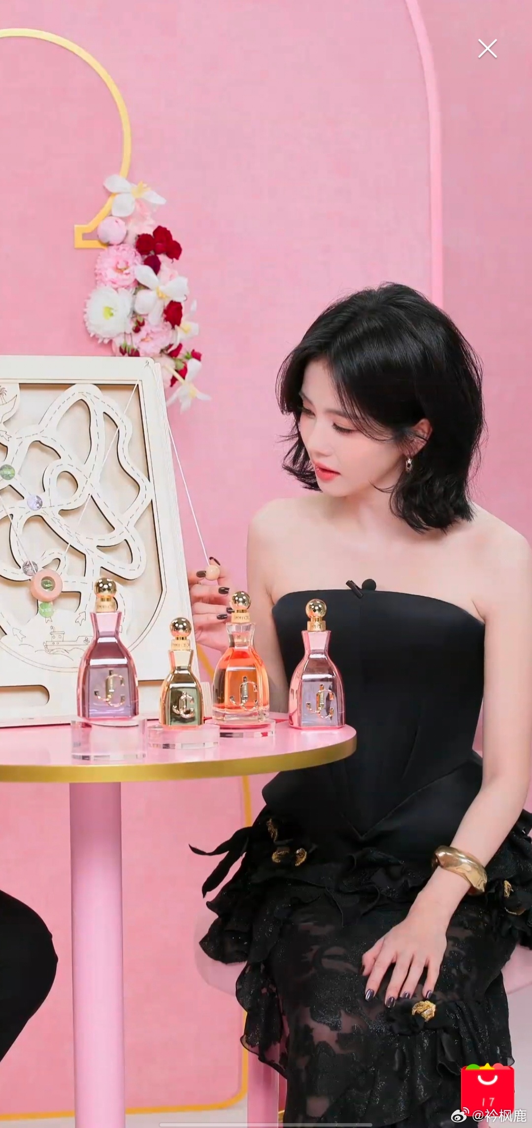 白鹿直播白鹿直播间弹幕她花了一整天准备，就想美美地开个直播，结果被骂成这样，想想