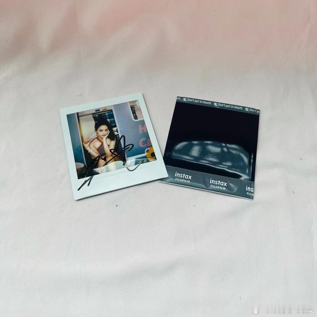 blackpink Jisoo rose Lisa Jenn|||ie亲笔签名拍