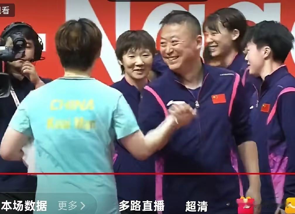 恭喜国乒女团夺冠，蒯曼3：0赢下伊藤美诚后，马琳笑开了花了，闺女一个比一个厉害。