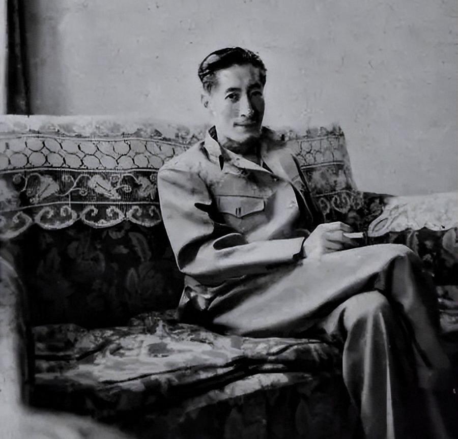 邵洵美（1906‑1968），原名邵云龙，祖籍浙江余姚，生于上海，民国著名诗人、