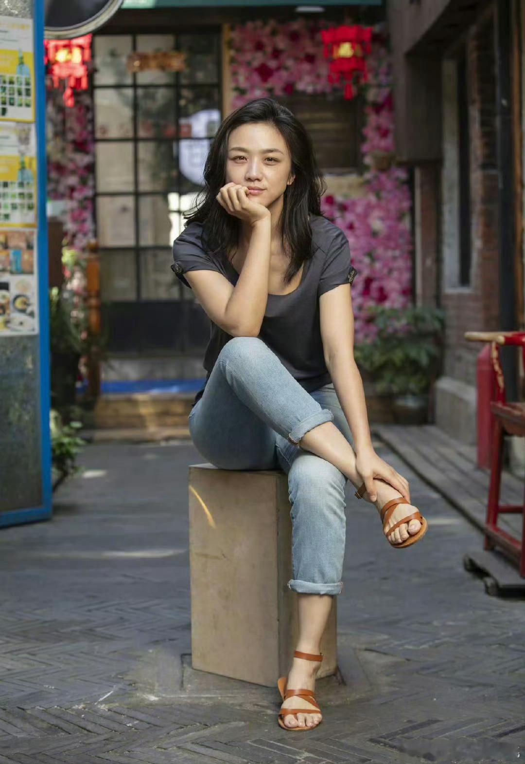 18年的汤唯📷   电影脸就长这样，一排排那个撕拉片的底照都能看出来故事感汤唯