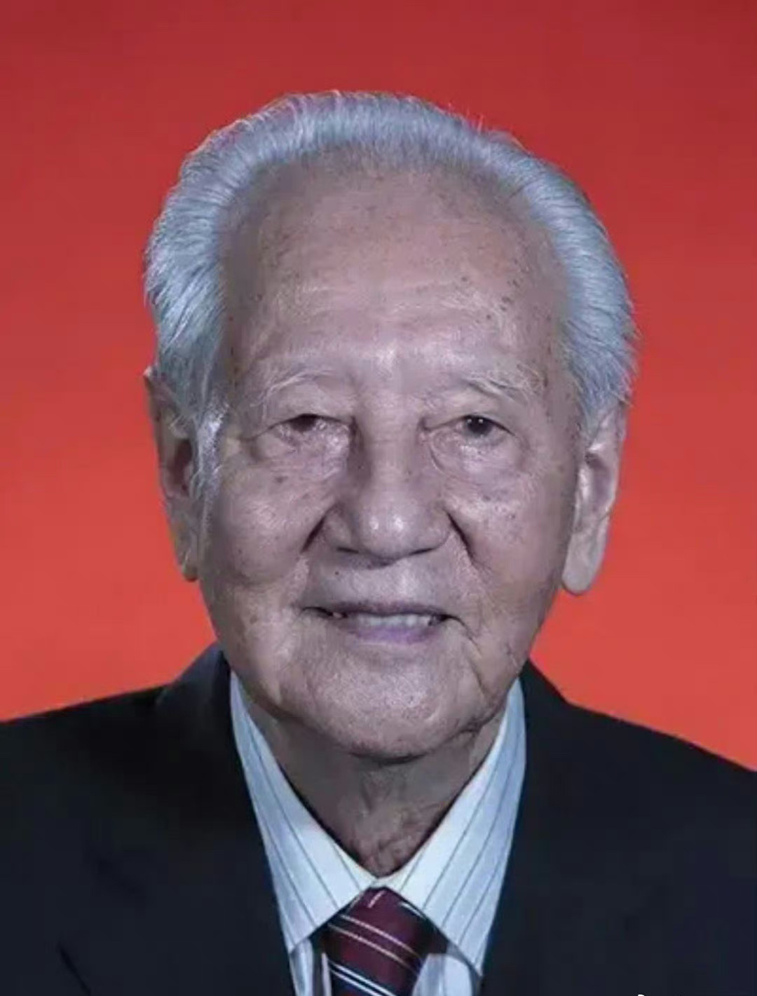 恳请您停留1秒钟，为中国核潜艇之父黄旭华老人点赞表示敬意！[心] ​​​