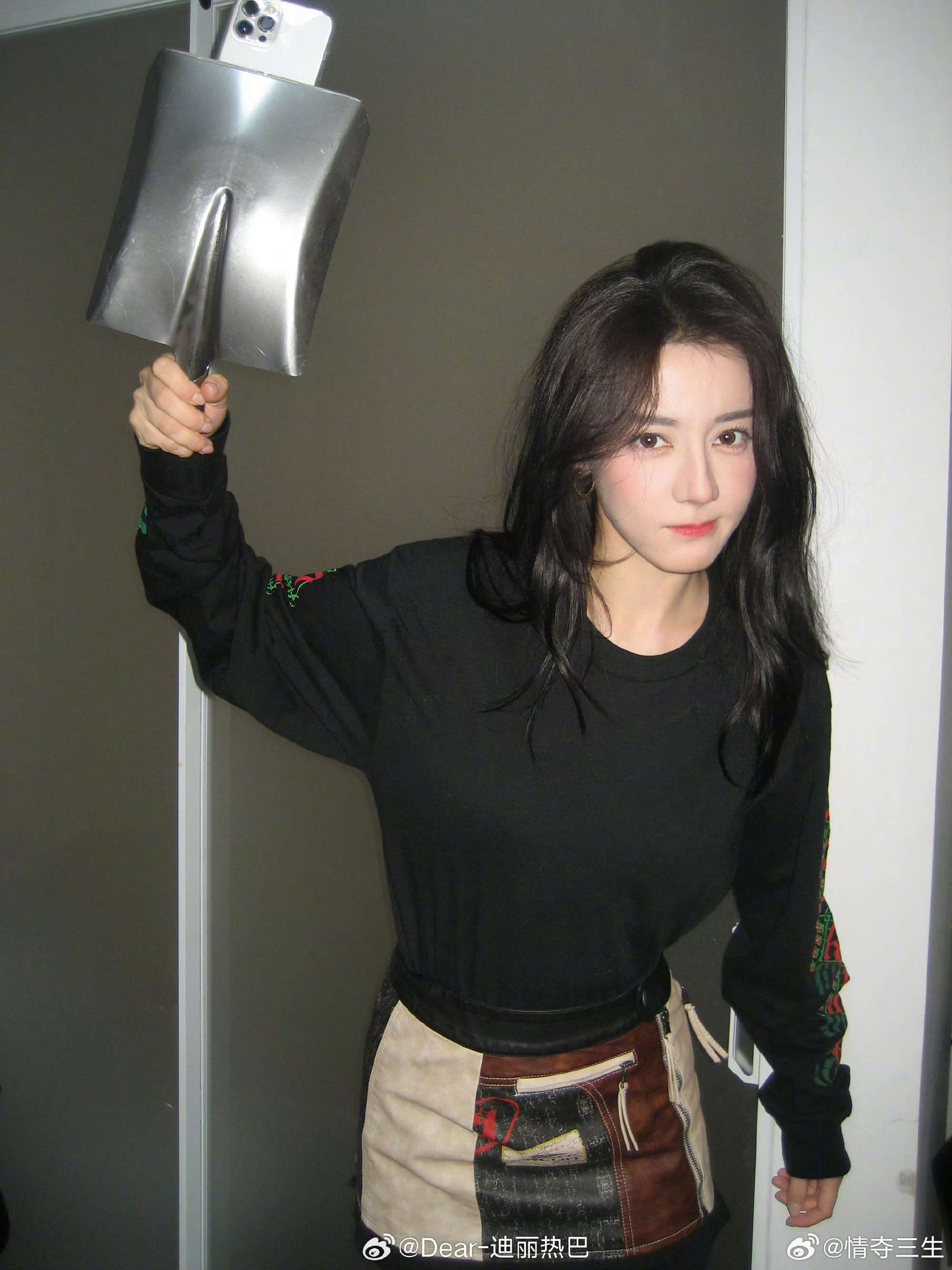 曝迪丽热巴签约天伊娱乐迪丽热巴知道吗？ 