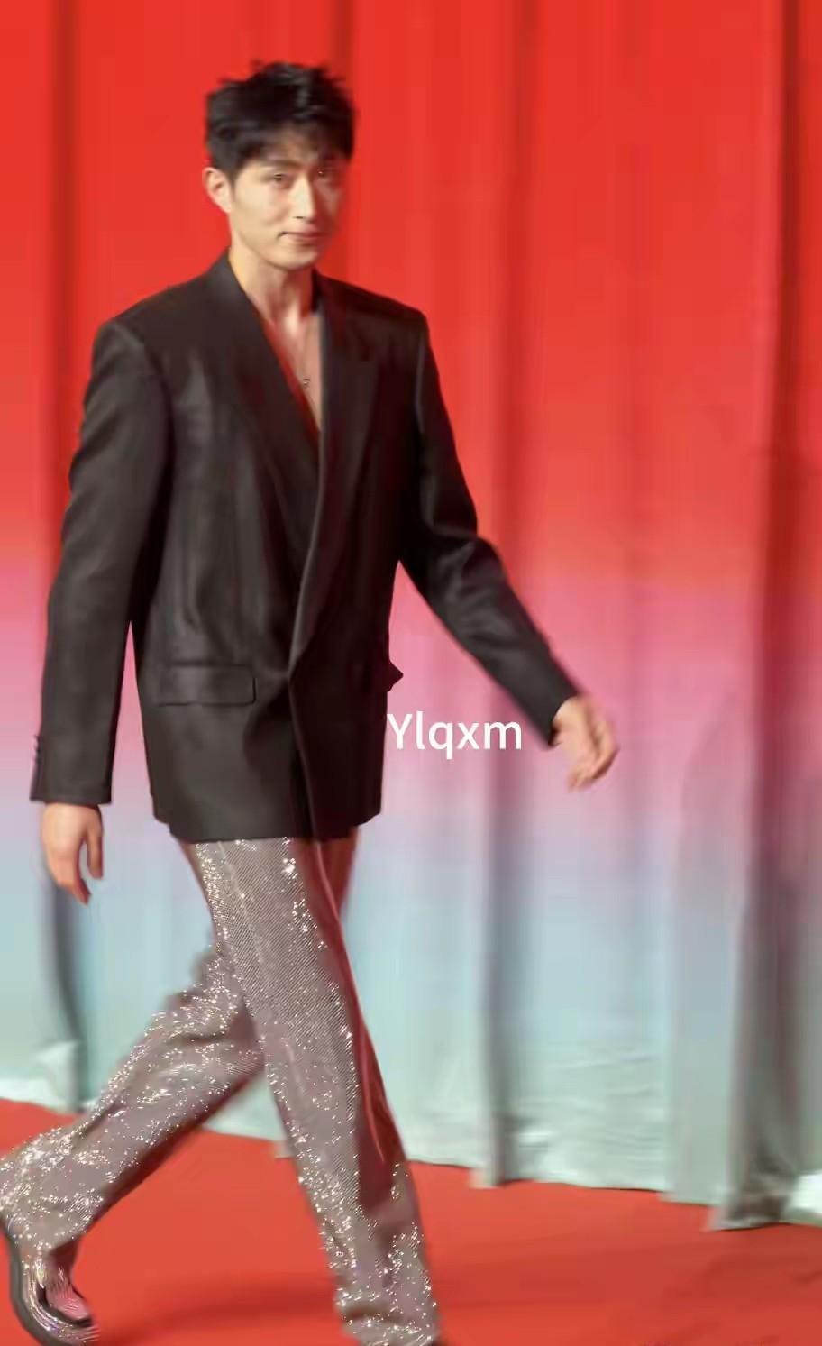 王凯沐？！
不好意思，真笑了！
造型师和你有仇吗？
王凯沐 王凯沐短剧 安利王凯