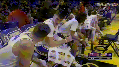 继续高效！拉拉维亚25+8+3+4抢断（13中10）：关键补篮引东契奇问询。
图