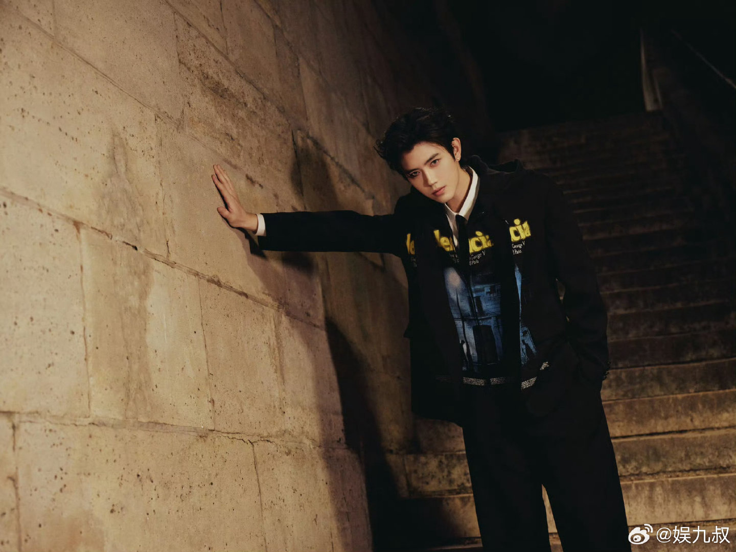 陈飞宇巴黎世家全球首穿 hello时装周 被陈飞宇帅晕了！巴黎世家全球首穿加身，