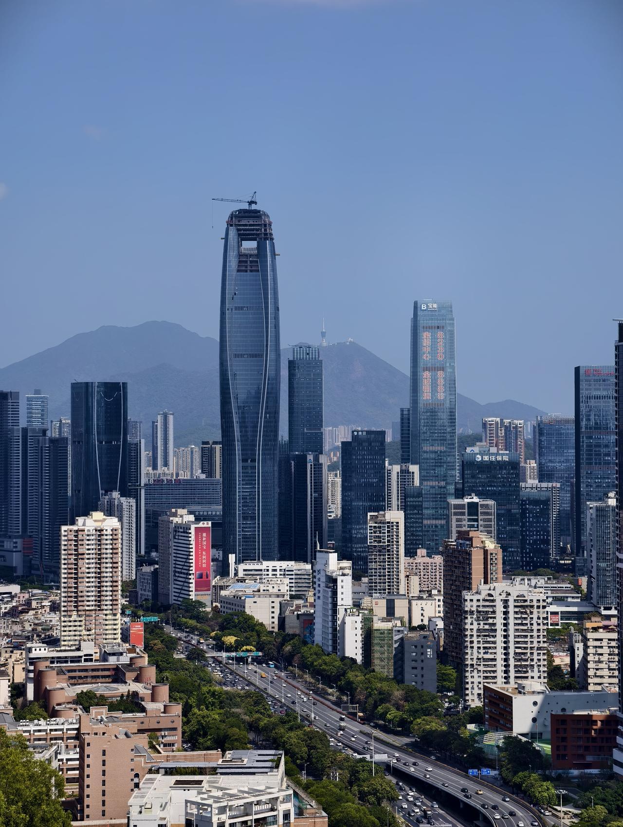 我觉得这句话一点都没有毛病，首先深圳市是在一张白纸上发展起来的超大型城市，从基础