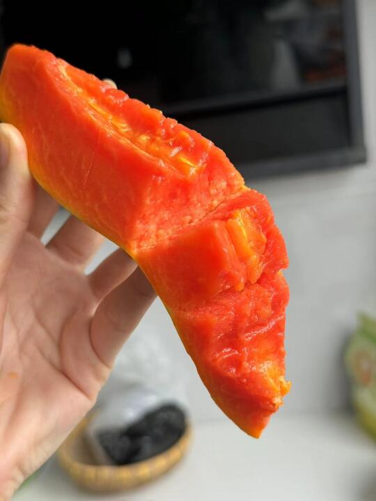 啃着吃的红心木瓜，比吃西瓜还爽…