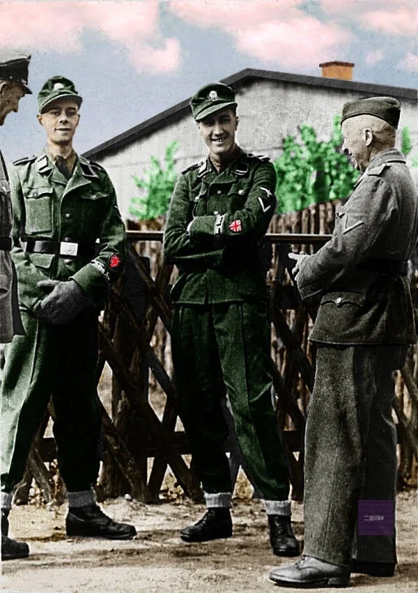 1944年，英国自由军团的肯尼斯·贝里和阿尔弗雷德·明钦，正与两名德国...