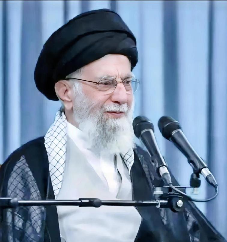 有人把玩火自焚四个字，演到了极致。

当背叛者，本就是一场必输的赌局。赢一百次都