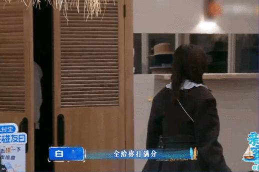 王鹤棣给白鹿做蛋炒饭谁馋了！王鹤棣给白鹿做蛋炒饭也太香了！亲爱的客栈