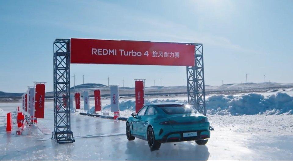 红米将REDMI Turbo4的电池放进了小米SU7的车模里，跑了21.98公里