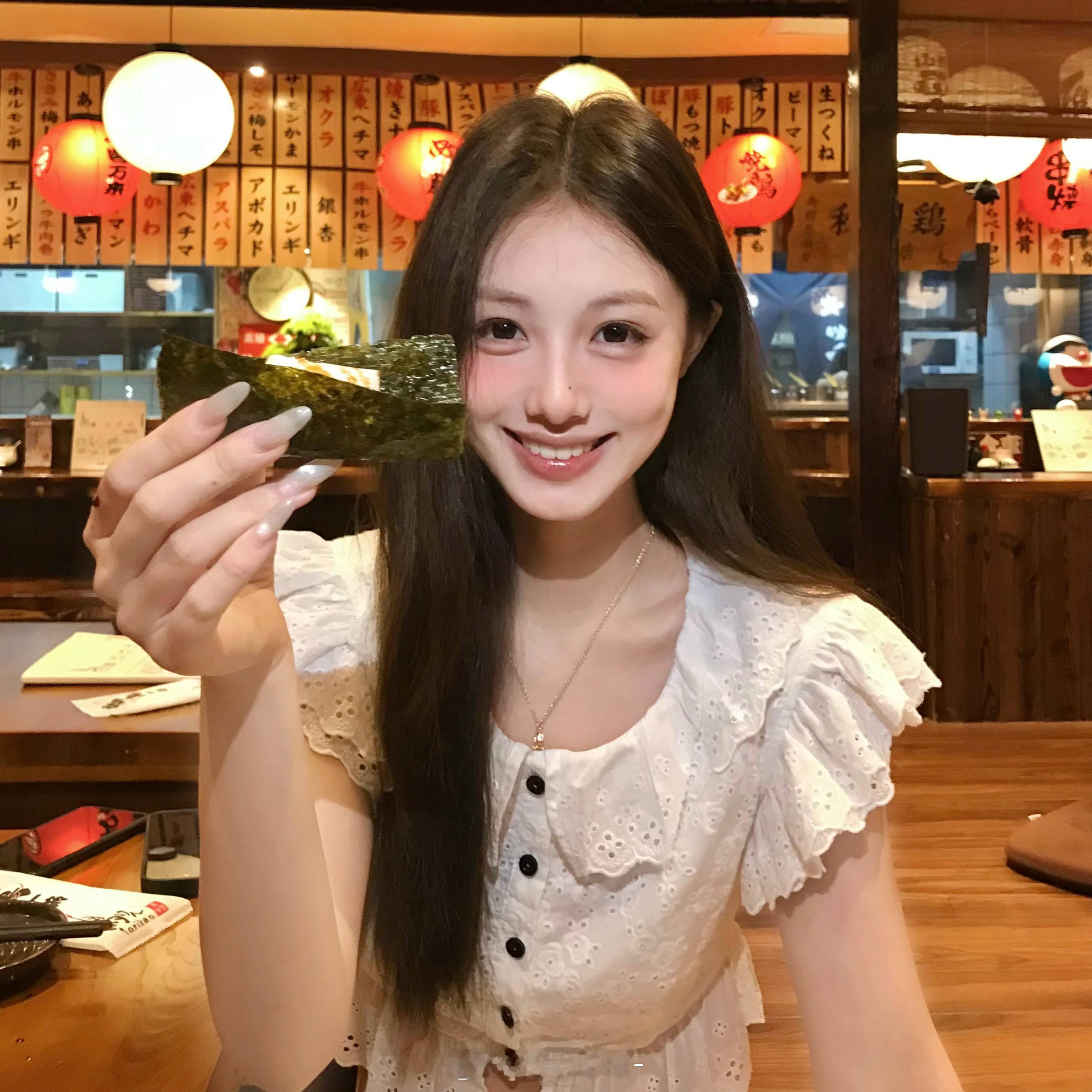 幸福是无数个瞬间的总和‧₊˚⋆♡（我又来更新头像啦哈哈哈） ​​​