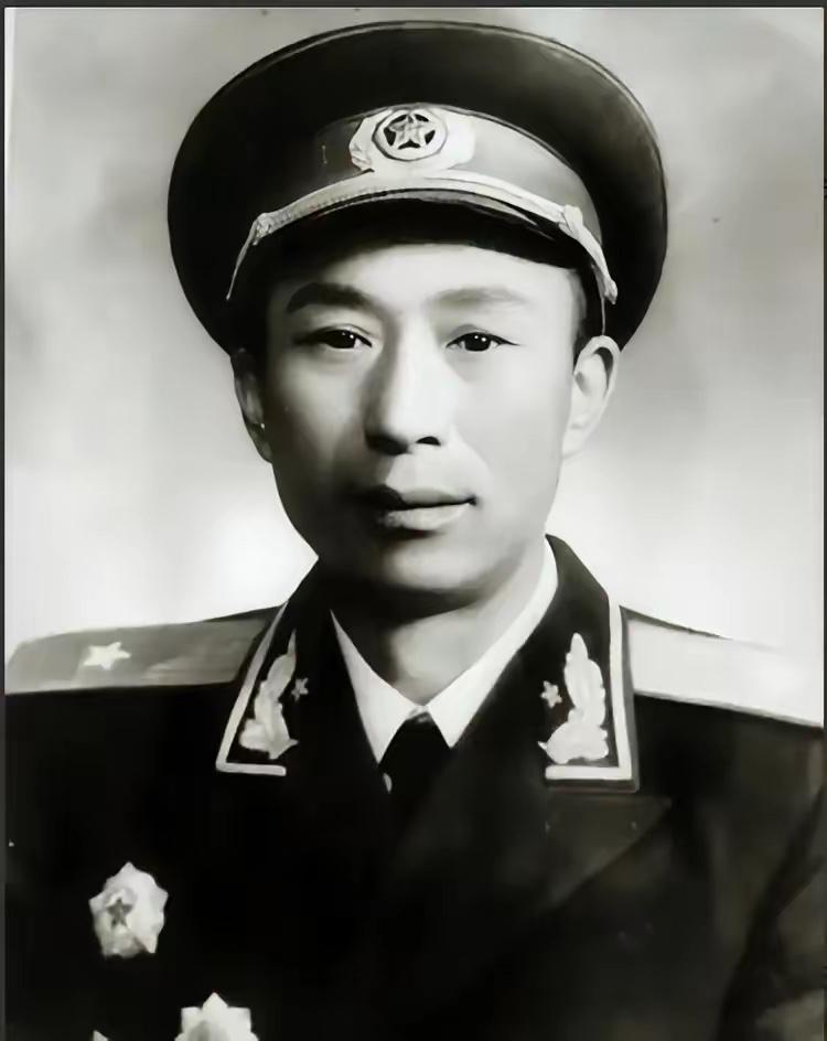 志愿军部队里流传着这样一个故事：1950年，有位营长带队打了场漂亮仗，一口气抓了