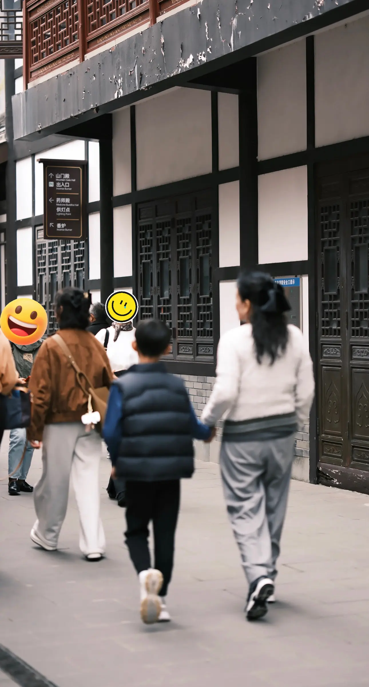 大s儿子小霖霖都长这么高了！和奶奶一起成都游玩被偶遇