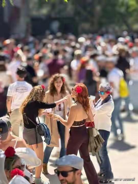 太阳门广场上站了二十分钟，我脑子里就一个念头，西班牙人算哪门子欧洲人。

跟隔壁