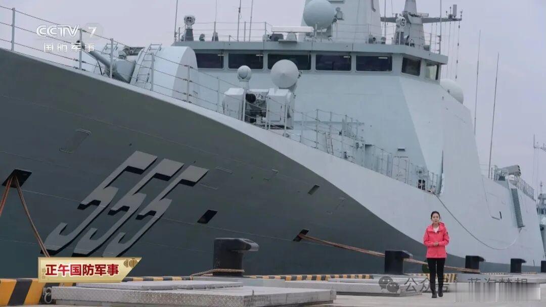 舷号555的054B新青年钦州舰
拍出了万吨大驱的赶脚！