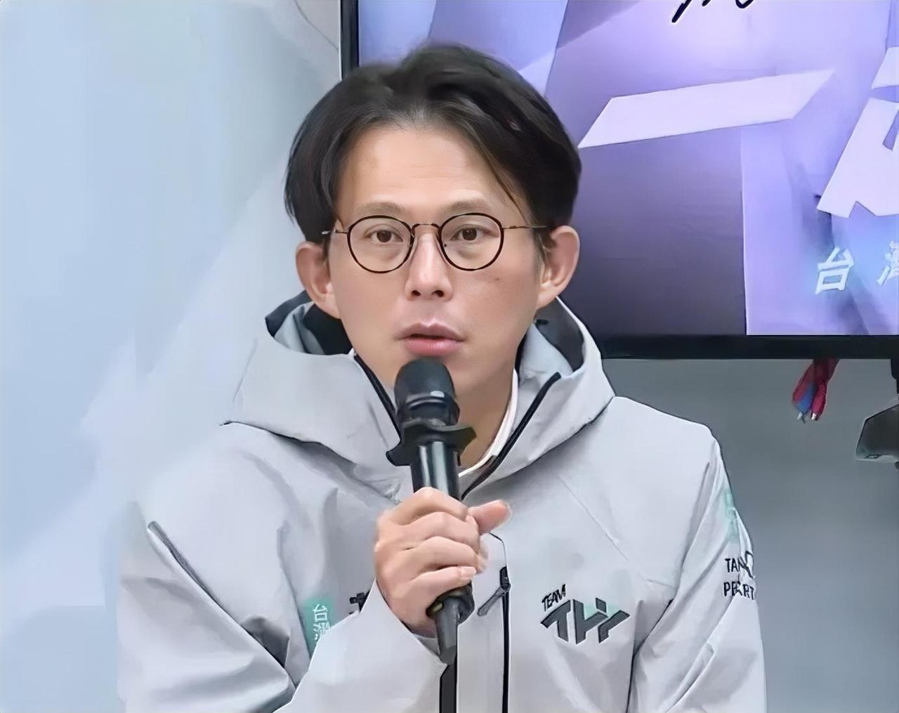 黄国昌7月29日下午在记者会上爆料，“不少国民党‘立委’跟我联络，都反对倒阁。”