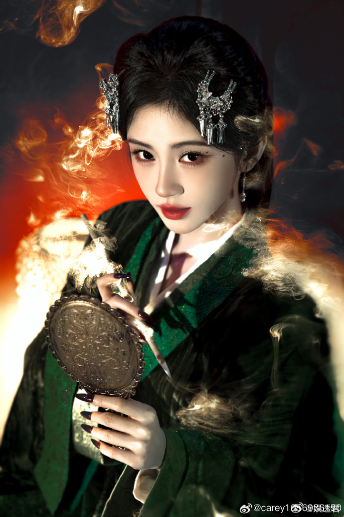 鞠婧祎露芜衣你下流啊露芜衣一看就不是正经狐狸月鳞绮纪鞠婧祎的露芜衣打破狐妖刻板印