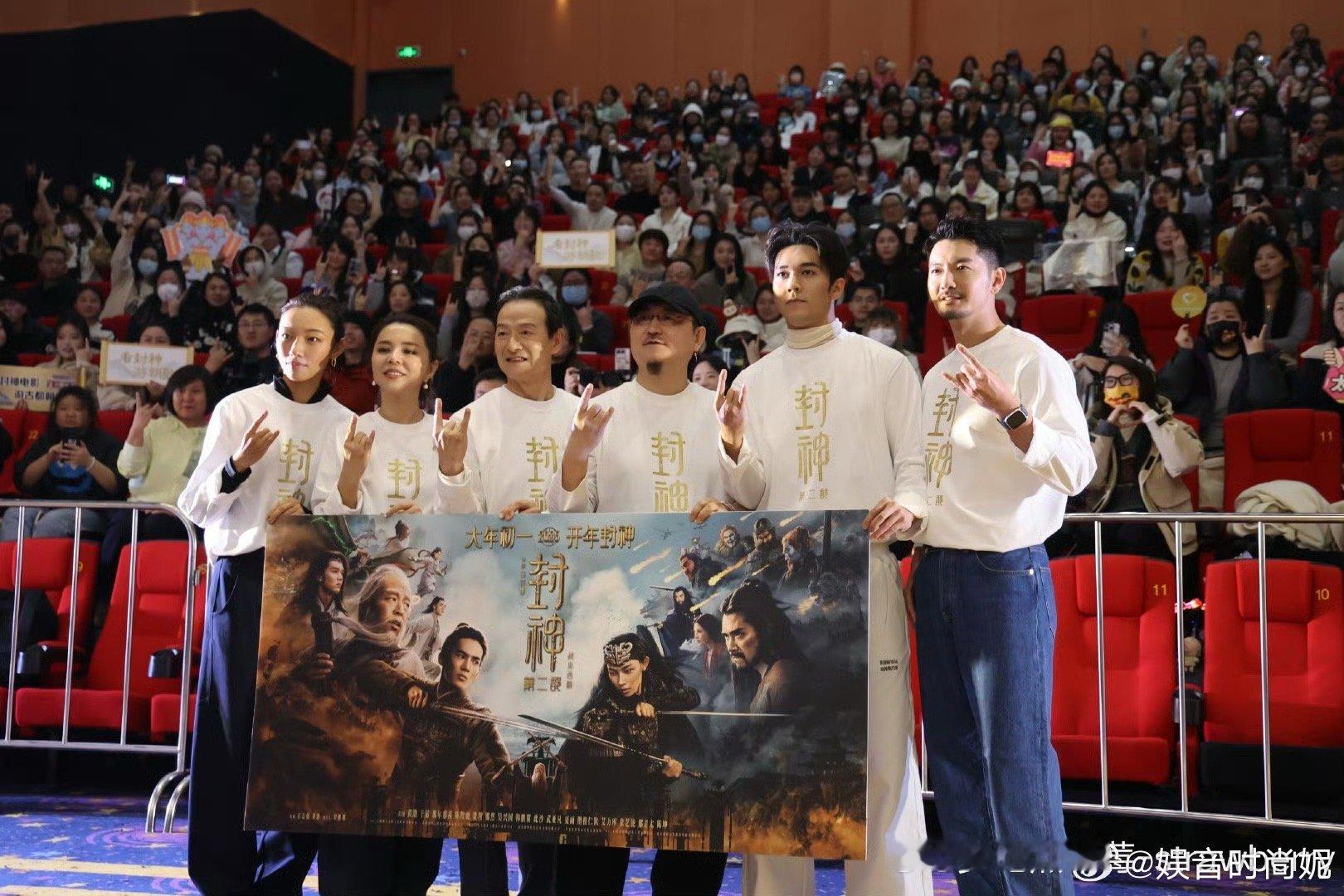 陈牧驰说封神第二部我回来了！从角色中获得了爱和勇气，这也是他最大的收获。他还提到