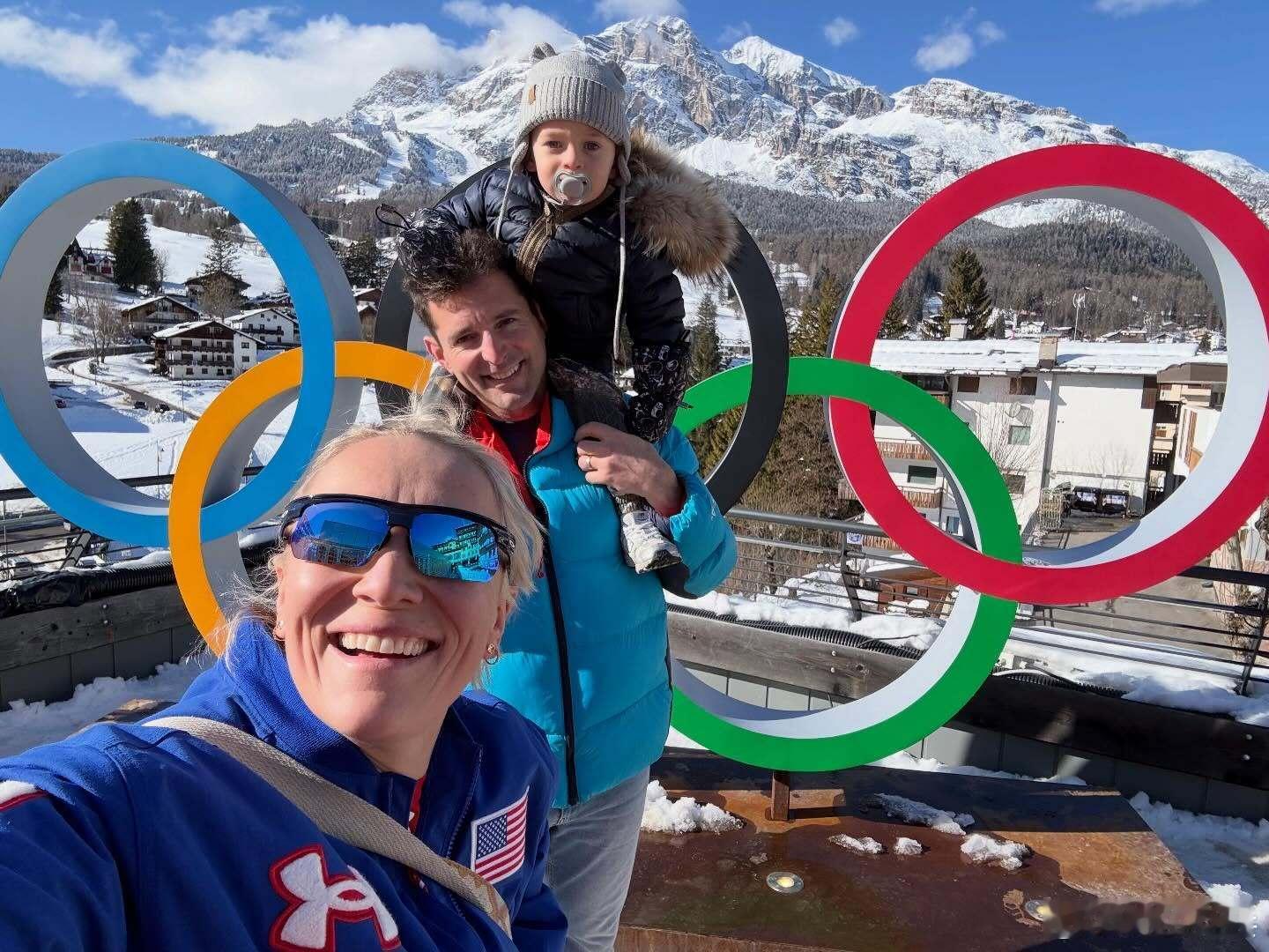 五环成米兰冬奥会最热打卡点 米兰冬奥会开幕倒计时3天，冰雪盛宴即将大幕拉开已经抵