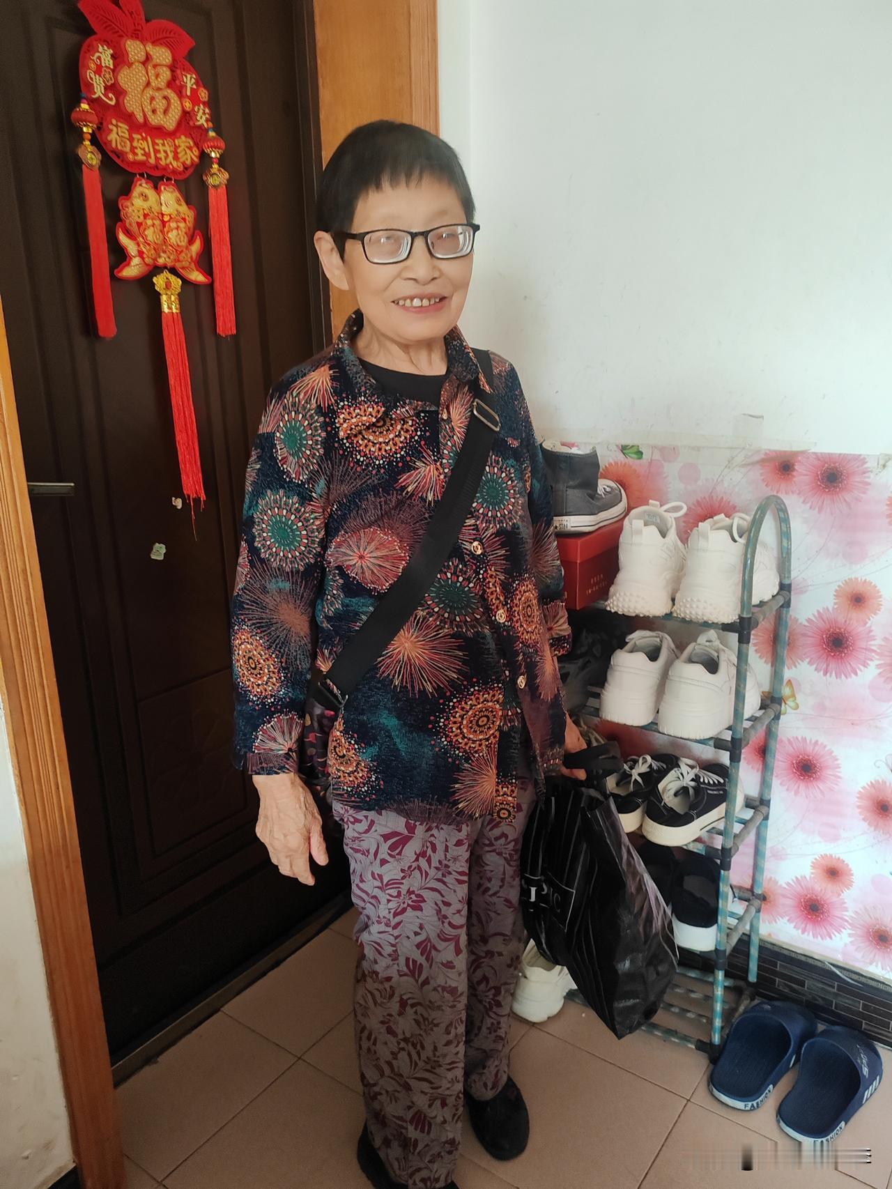 婆婆心疼我晕车难受，不要我回去甚至煲汤送过来给我喝！

今天休息昨天打电话问侄儿