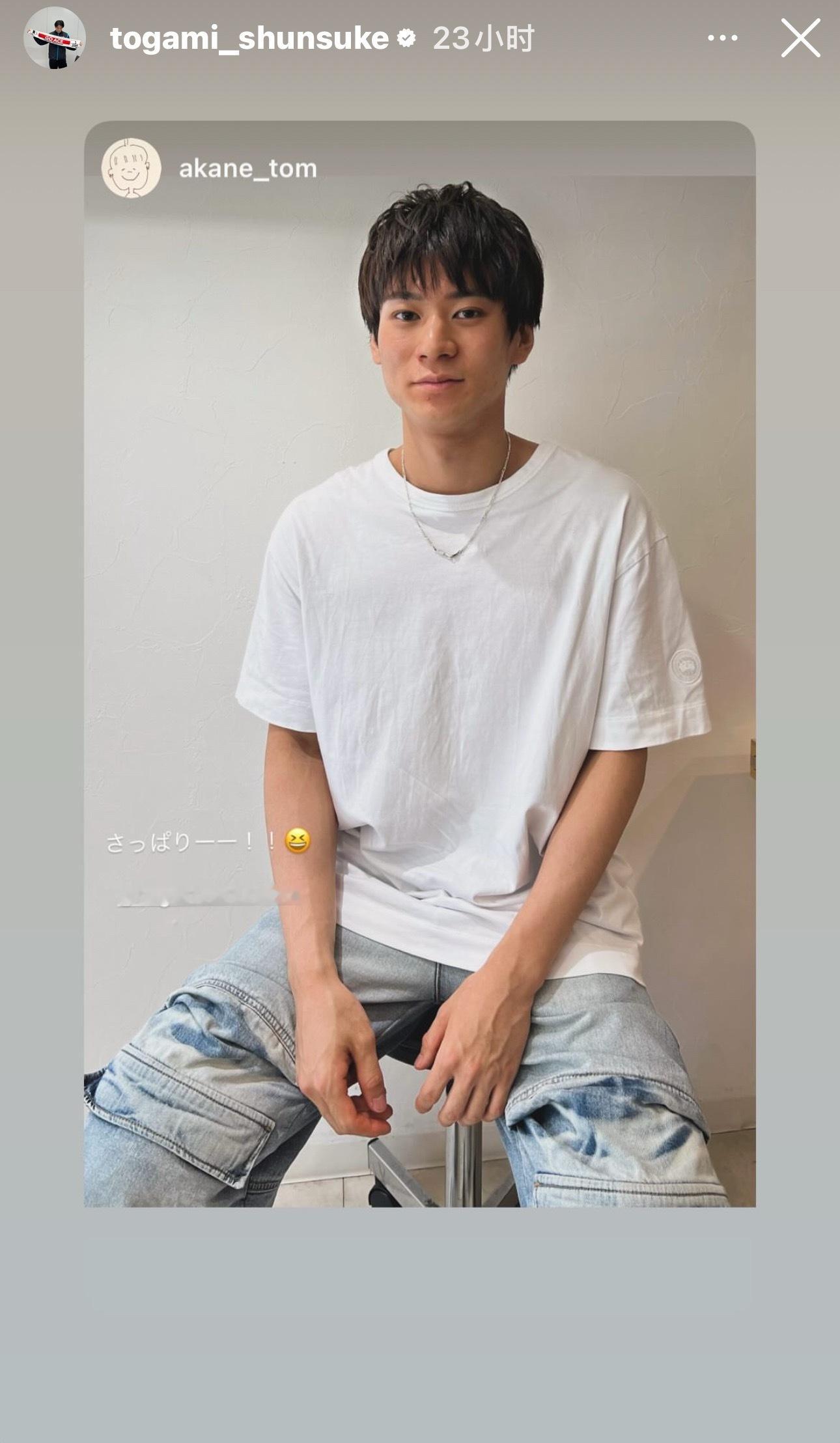 小鸟王剪头了 这气色也看着好多了以前那个蘑菇头总感觉不散热他本来也没血色 更危险