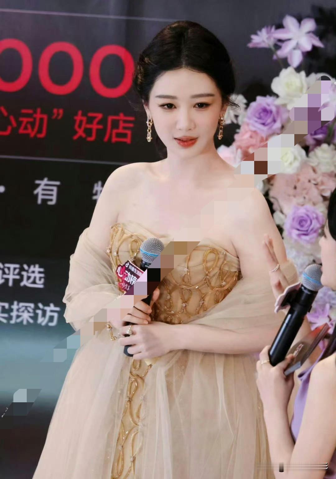 拿下白玉兰视后之后，不少人觉得杨紫在身材管理上有所松懈。接连几场品牌活动生图里，