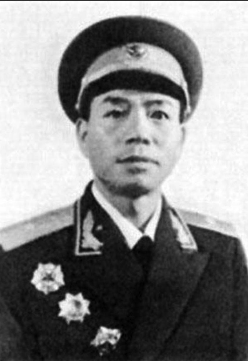 1952年，民航局副局长突遭停职，前途尽毁？刚从朝鲜归来的陈赓却拍板：“这个人，