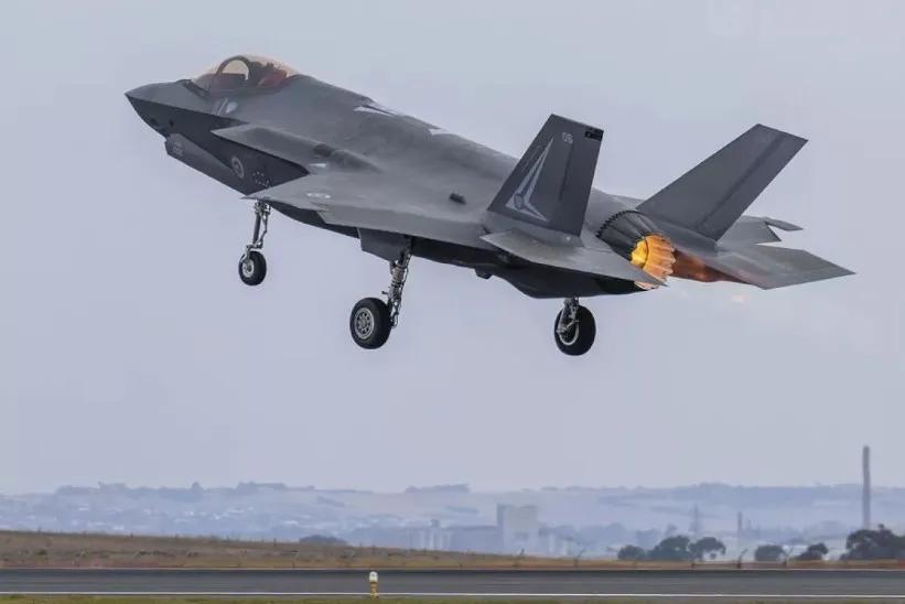 失联是坠毁的前代名词，就差确认了。F35是全方位的隐身战机！可上天，可入海，来去